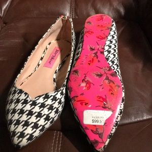 Women’s flats Betsey Johnson size 8.0 .